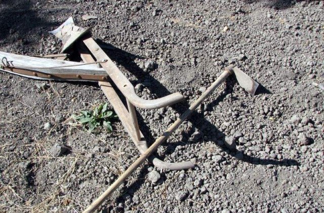 Recesiunea a adus 100.000 de romani "la sapa de lemn"