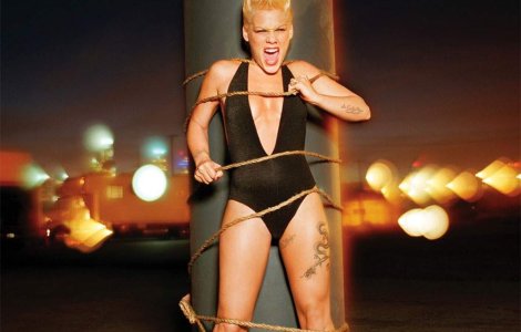 Cantareata Pink, desemnata Femeia Anului 2013