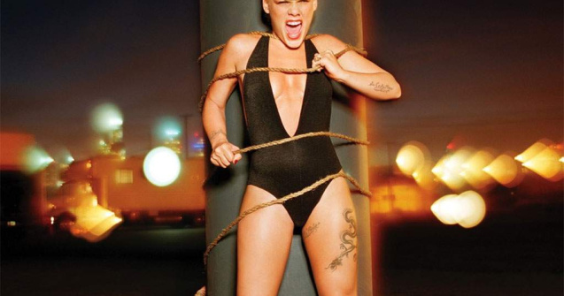 Cantareata Pink, desemnata Femeia Anului 2013