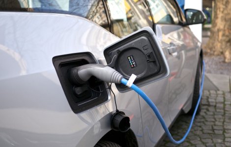 România are aproape 800 de stații publice de încărcare pentru vehiculele electrice