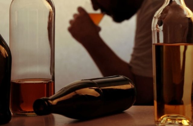 Incident revoltător &icirc;n Ilfov. O elevă de 15 ani, &icirc;n comă alcoolică, &icirc;nchisă de un profesor &icirc;n sala de sport