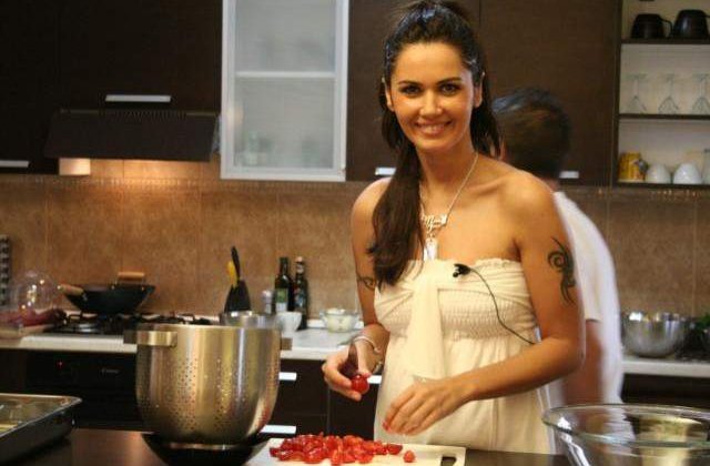 Video: Oana Zavoranu si-a dat foc la haine in direct