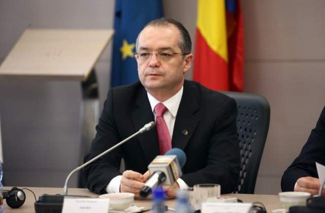 [VIDEO]Emil Boc, atacat cu bulgari