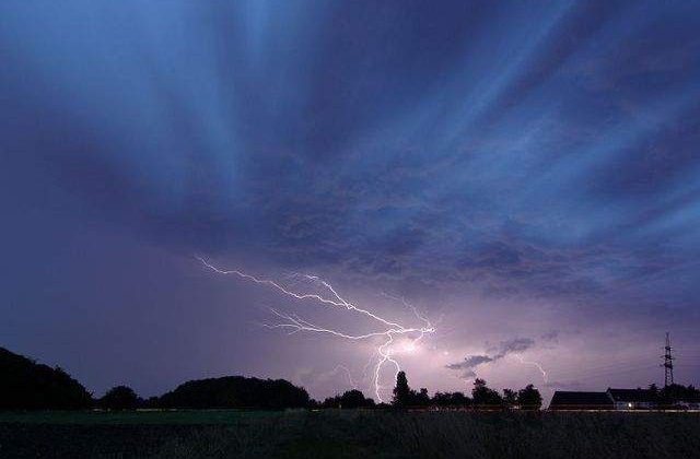 Meteo: Ploi in toata tara in urmatoarele 12 ore