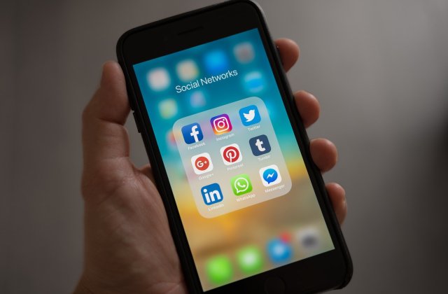 Influencerii trebuie să menționeze fotografiile editate din social media. Țara &icirc;n care s-a introdus o astfel de lege