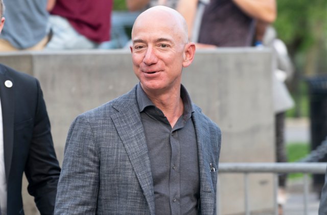 Jeff Bezos se pensionează! Cui va preda imperiul Amazon