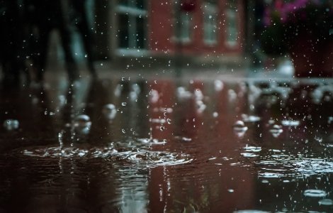 COD PORTOCALIU: Ploi abundente în 7 județe