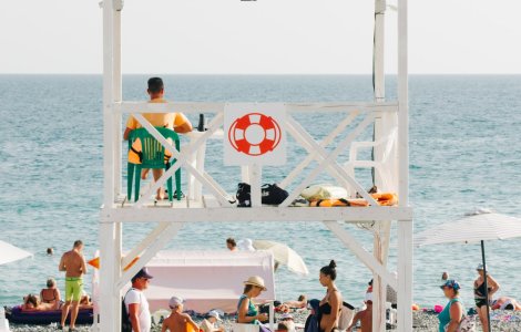 Salvamar jefuit în timp ce acorda primul ajutor. Hoțul, prins de un jandarm