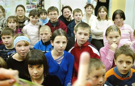 Lisa Marie Presley a plans cand a vazut imagini din orfelinatele din Romania