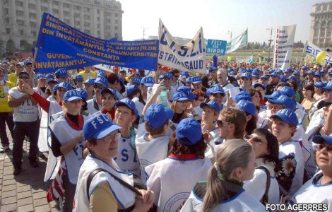 Federatia "Spiru Haret" ameninta cu blocarea anului scolar