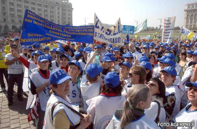 Federatia "Spiru Haret" ameninta cu blocarea anului scolar
