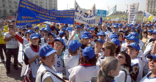 Federatia "Spiru Haret" ameninta cu blocarea anului scolar