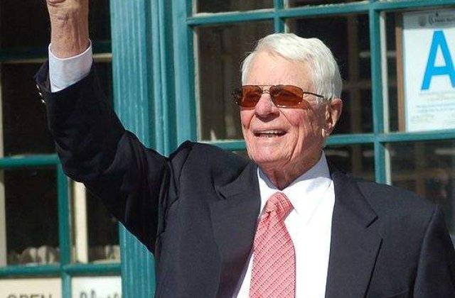 A murit actorul Peter Graves