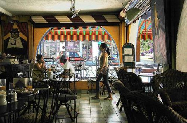 Fosta barmanita, sefa peste fonduri de miliarde de euro