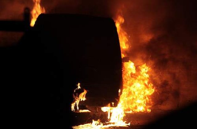 Roma: Patru tineri, dintre care un roman, au murit intr-un incendiu