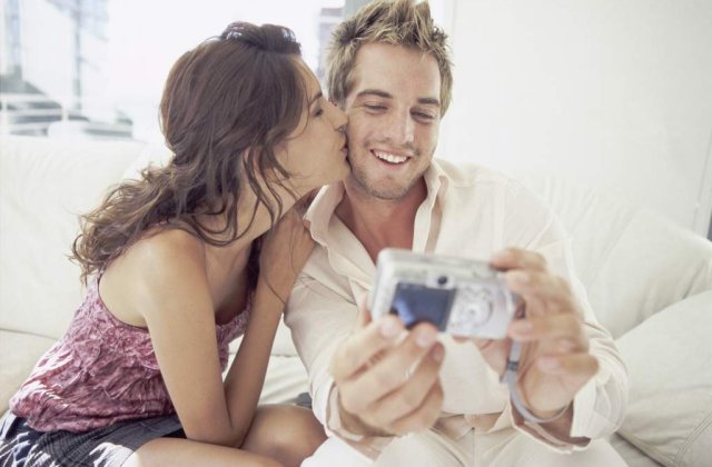 Risca inchisoarea pentru ca s-au sarutat in Mall