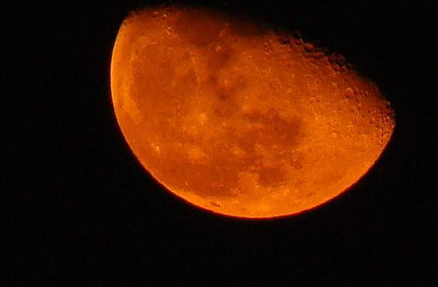 Luna rosie, fenomen astronomic deosebit in acest weekend