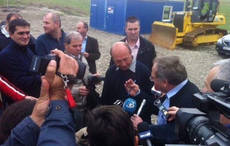 Basescu: Imi pare rau ca Ponta si Leanca au fost la un spectacol public la Ungheni