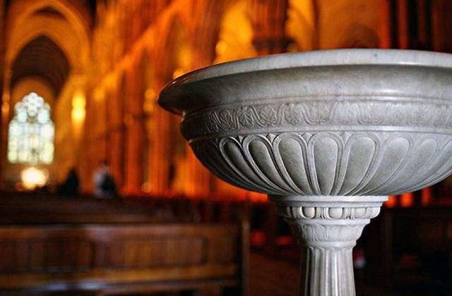 Doamne fereste! 86% din apa sfintita contine materie fecala