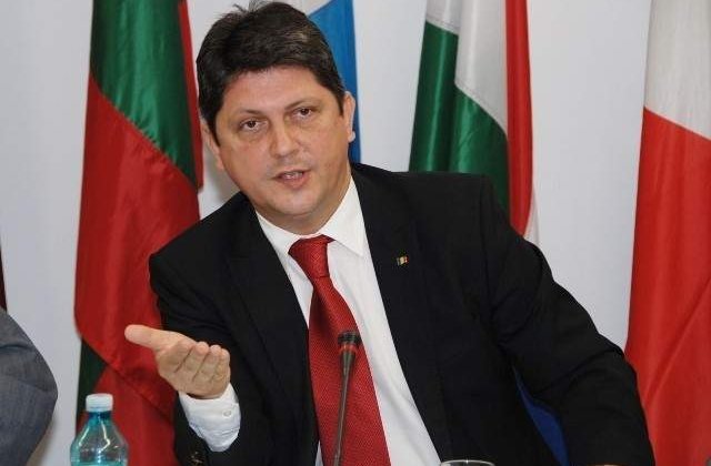 Corlatean catre Antonescu: La multi ani, multa sanatate si multe succese