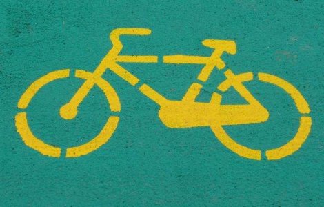  Video  Probleme la marsul biciclistilor: Un barbat a intrat cu masina intre ei