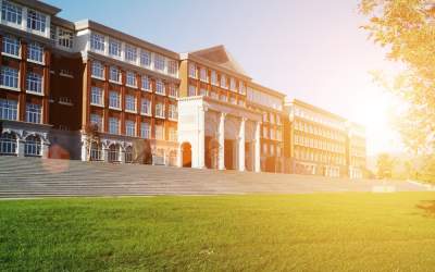 Profesor găsit mort în...