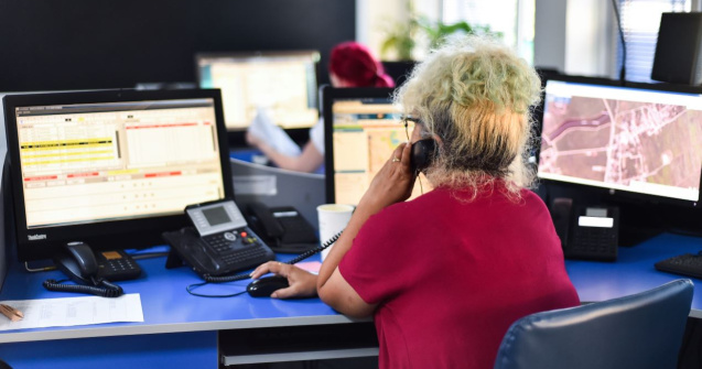 STENOGRAMĂ. Urgență la 112, gestionată în batjocură. Dispecer, către o mamă care își căuta fiica: „Nu vine nimeni s-o caute în tot orașul”