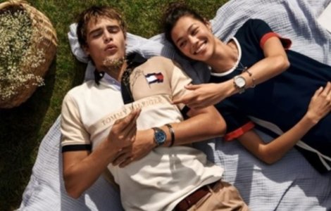 TOMMY HILFIGER ÎȘI EXTINDE PREZENȚA DIGITALĂ PRIN LANSAREA PLATFORMEI DE E-COMMERCE ÎN ROMÂNIA