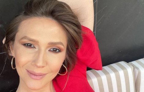 Adela Popescu, sexy graviduță! Cum a reacționat Radu Vâlcan, după ce vedeta s-a pozat în costum de baie