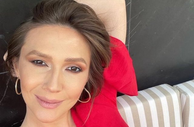 Adela Popescu, sexy graviduță! Cum a reacționat Radu V&acirc;lcan, după ce vedeta s-a pozat &icirc;n costum de baie