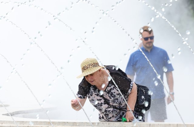 Noi atenționări Cod galben de caniculă în 10 județe și, respectiv, de instabilitate atmosferică accentuată în 9 județe