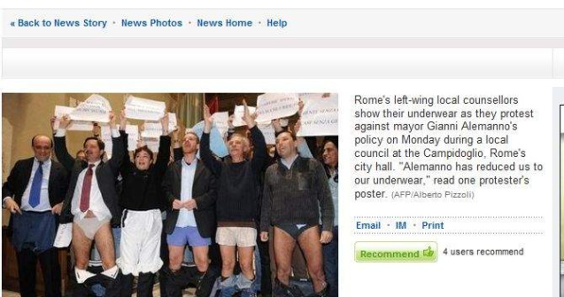 Protest cu pantalonii in vine, la Roma