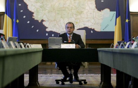 Boc: Fiecare contract care beneficiaza de fonduri UE = un pas pentru iesirea Romaniei din criza