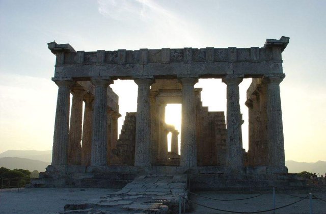 Merkel: Acordarea unui ajutor rapid Greciei nu este solutia buna