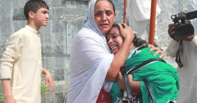 Cel putin 43 de morti intr-un dublu atentat sinucigas, in fata unei biserici din Pakistan