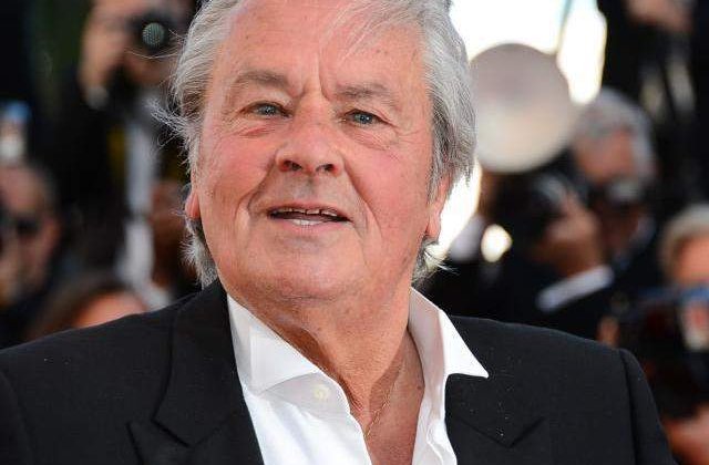 Alain Delon a scapat de problemele de sanatate si a revenit pe scena