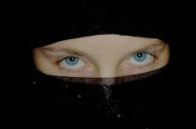 In Elvetia se va interzice purtarea valului islamic