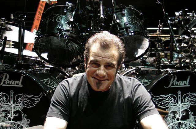 Tobosarul trupei Bon Jovi, operat din nou de urgenta