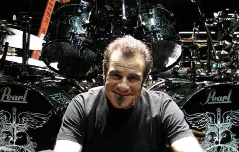 Tobosarul trupei Bon Jovi, operat din nou de urgenta