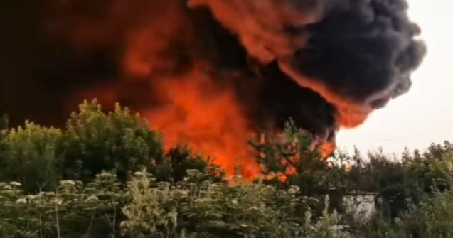 VIDEO Șeful Gărzii de Mediu Bihor: Fumul toxic rezultat din incendiul de la Salonta se îndreaptă spre Ungaria