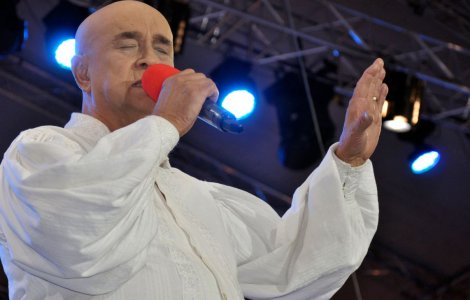 Viața lui Benone Sinulescu atârnă de un fir de ață. Boala care îl macină pe artist