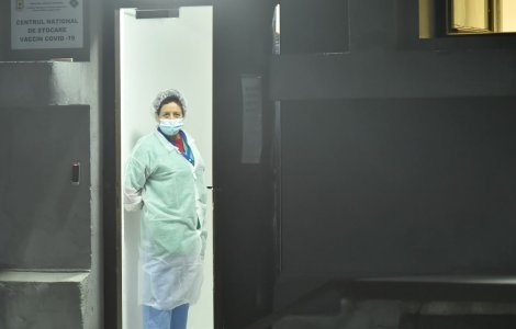 A treia doză de vaccin anti-COVID-19 naște controverse