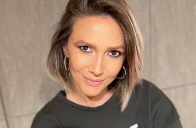 Adela Popescu a născut pentru a treia oară: „După o agonie de aproape patru ore”