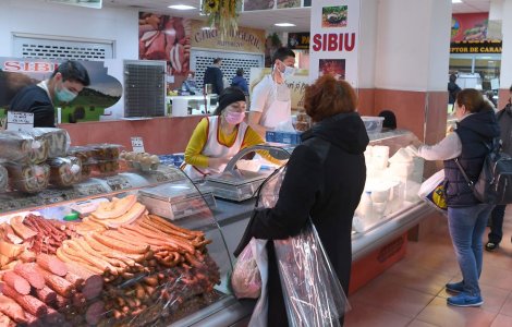 Vom mânca mai bine în România, dar mai scump! Procesatorii și-au schimbat rețelele pentru mezeluri