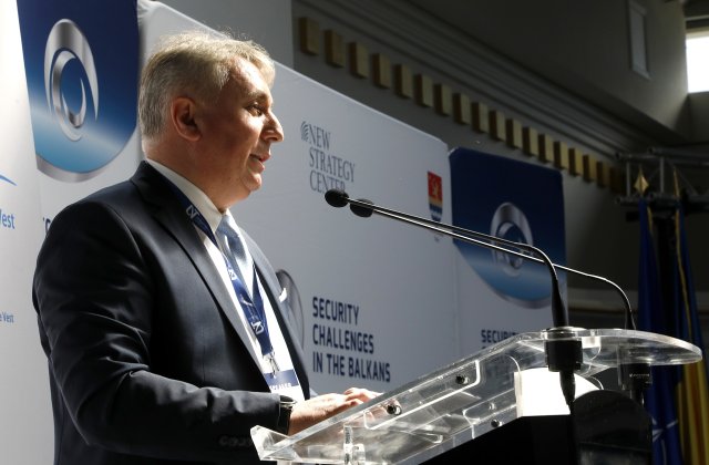 Ministrul Bode anunță că aeroportul Sibiu este primul unde c&acirc;inii vor depista COVID-19