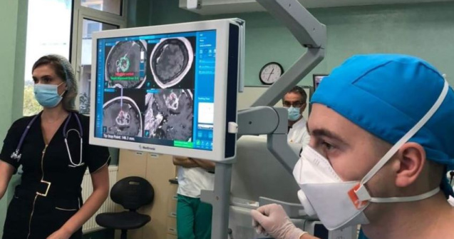 Iași: Operație în premieră națională, cu robot de chirurgie craniană, efectuată la Spitalul de Neurochirurgie