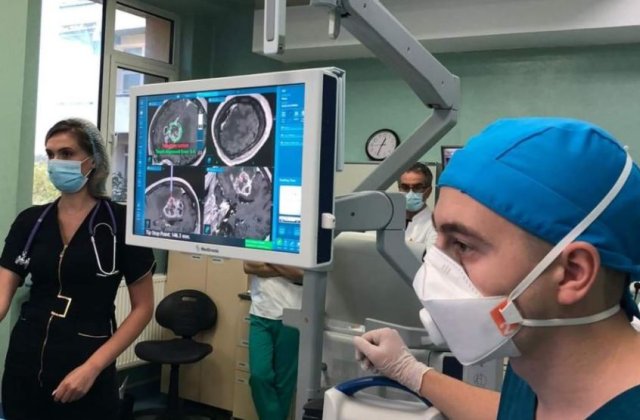 Iași: Operație în premieră națională, cu robot de chirurgie craniană, efectuată la Spitalul de Neurochirurgie