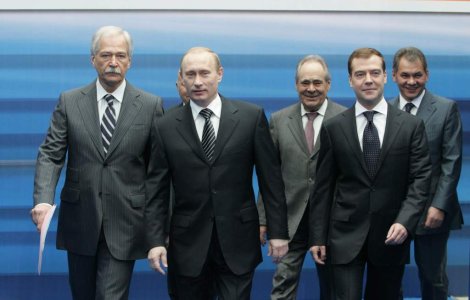 Oamenii lui Putin, pusi la zid de Medvedev