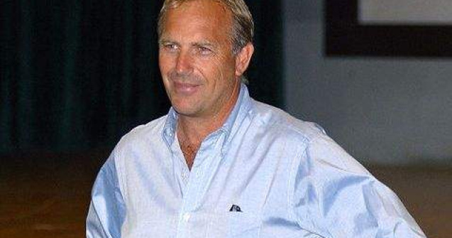 Kevin Costner, din nou tatic