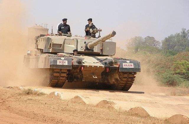 Accident ca in filme pe Autostrada Soarelui: Un TIR s-a ciocnit de un tanc